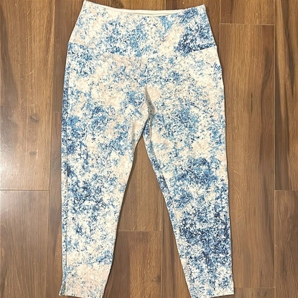 Lysse Blue‎ Pink Paint Splatter Capri Leggings Women's Medium